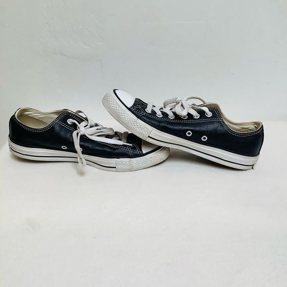 Converse Black and White Sneakers Men’s 7 Women’s 9 - Picture 4 of 7
